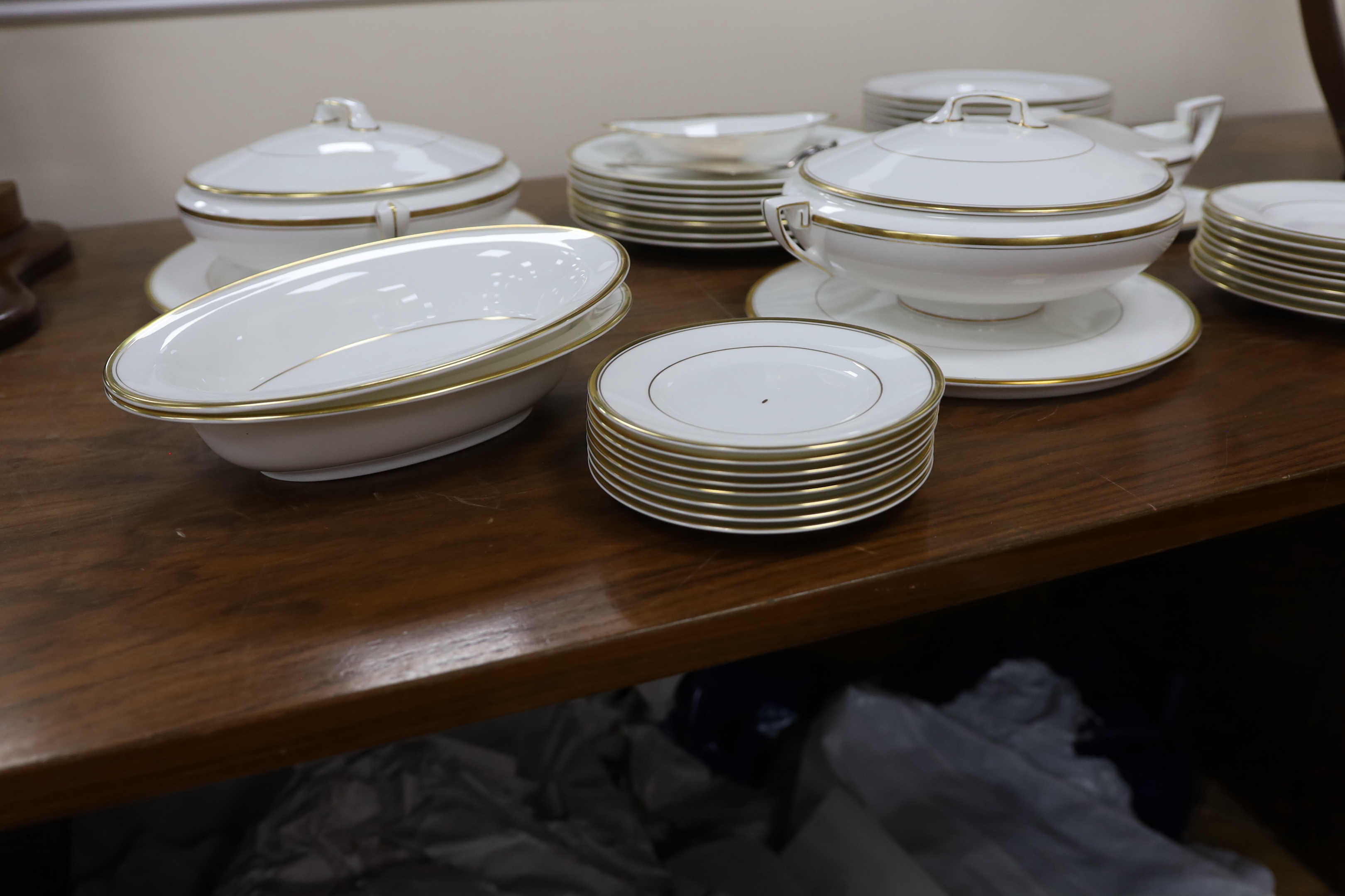 A Worcester ‘Viceroy’ part dinner service, including a bread/cake plate and a cake slice